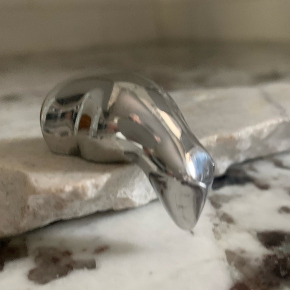 Hoselton Sculpture Polar Bear on Ice  - Made in Canada - missing baby polar - Picture 2 of 11